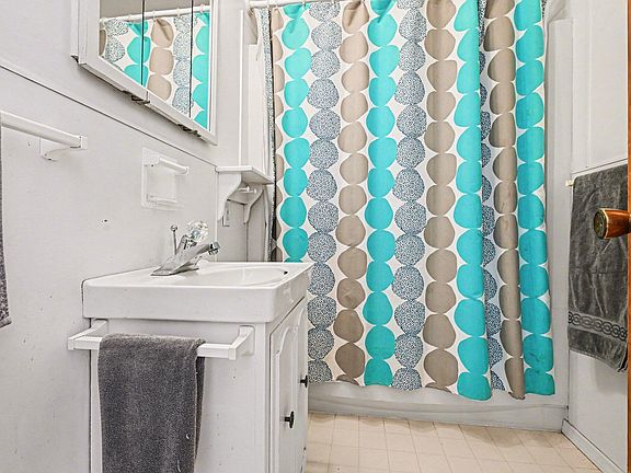 5th image of 3513 Monroe Rd