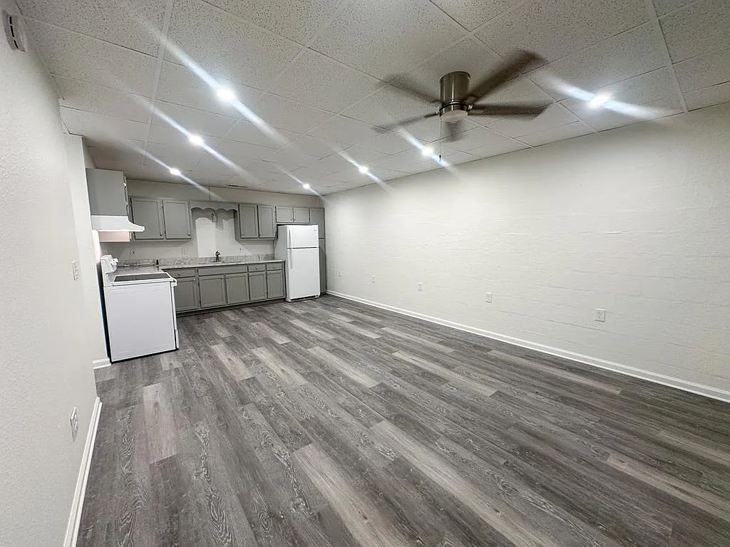 3 bed, $1,600 — Photo 3