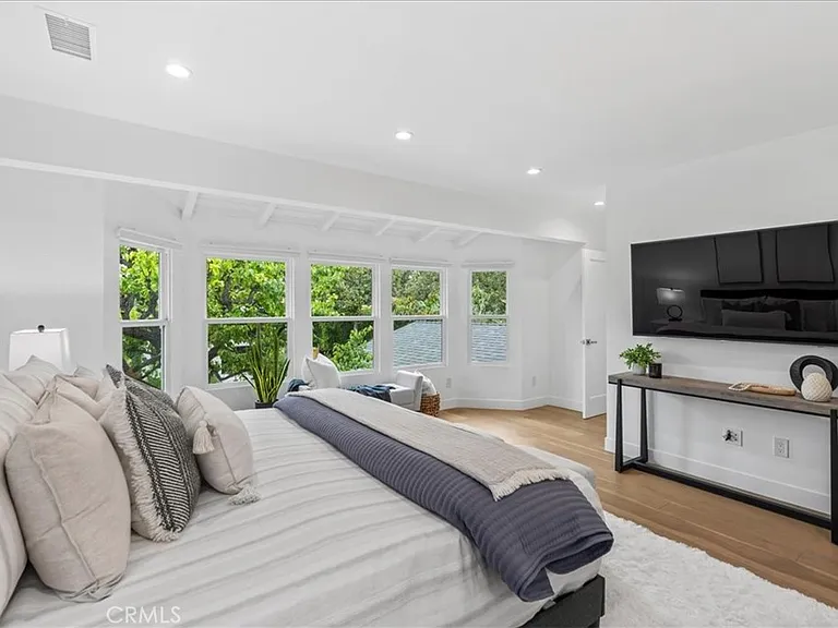 1320 Thayer Ave — Photo 20