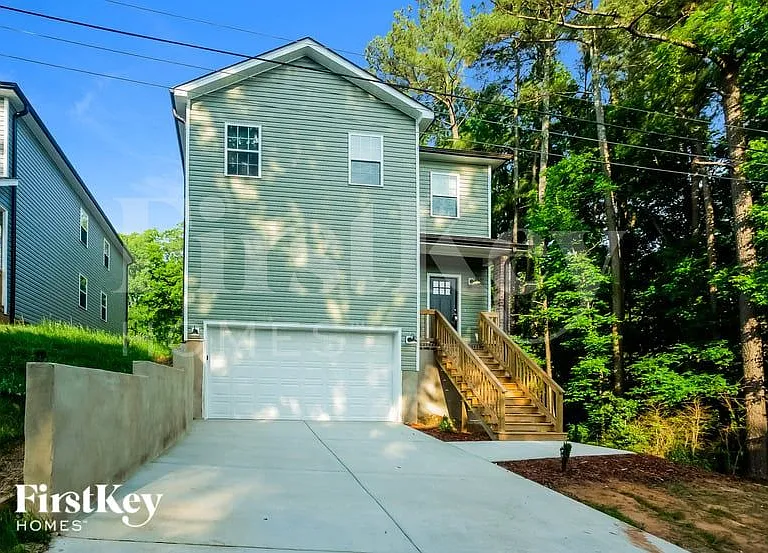 1242 Pless St NW — Photo 2