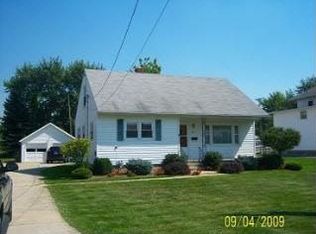 1015 Grasser St, Oregon, OH 43616