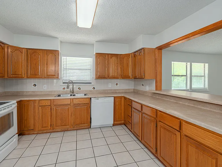 1905 Shady Ln — Photo 16