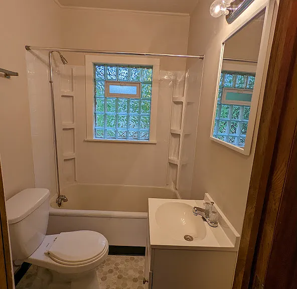 908 W Eureka St — Photo 4