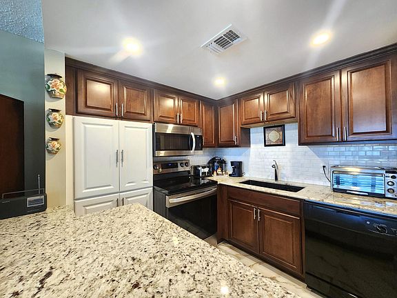 2nd image of 1012 Ellesmere A #1012