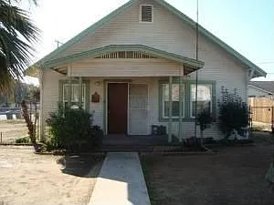 2631 Lake St photo 1