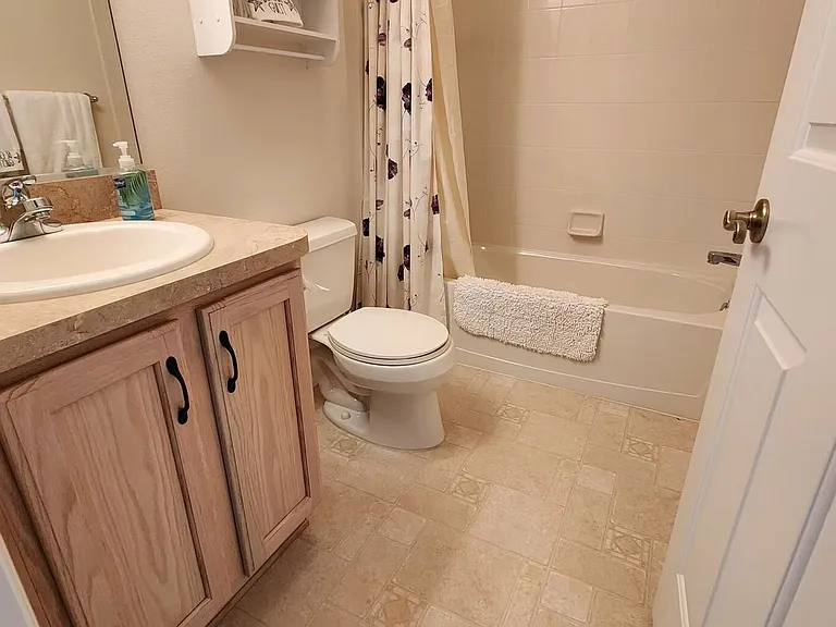 916 Eastmont Ct — Photo 33