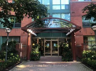 95 Prince Arthur Ave #220, Toronto, ON M5R 3P6