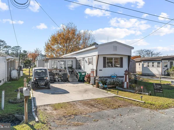 5372 McCleary Dr, Chincoteague Island, VA 23336