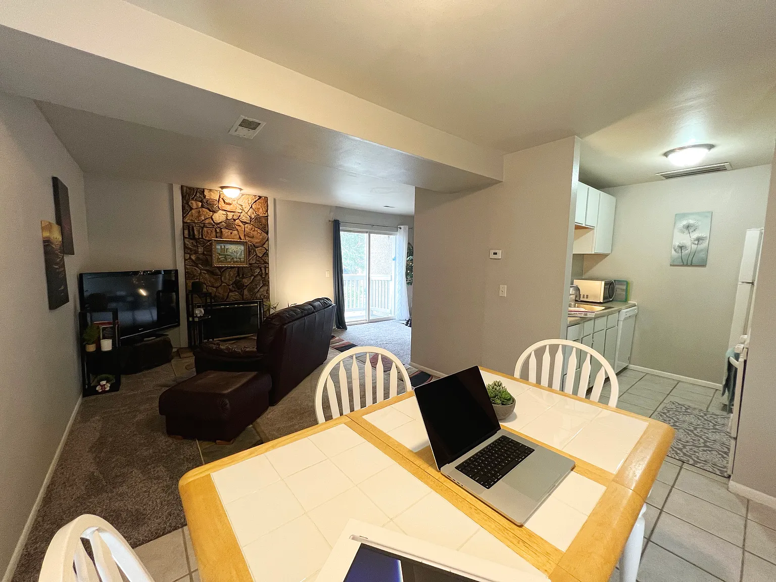 2 bed, 816 sqft, $1,500 — Photo 3