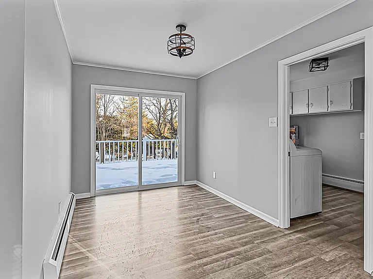 11 Winmar Cres — Photo 37