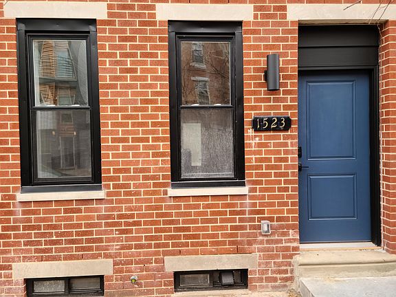 Brand new windows & front door with combo lock. Dont hassle with keys!!