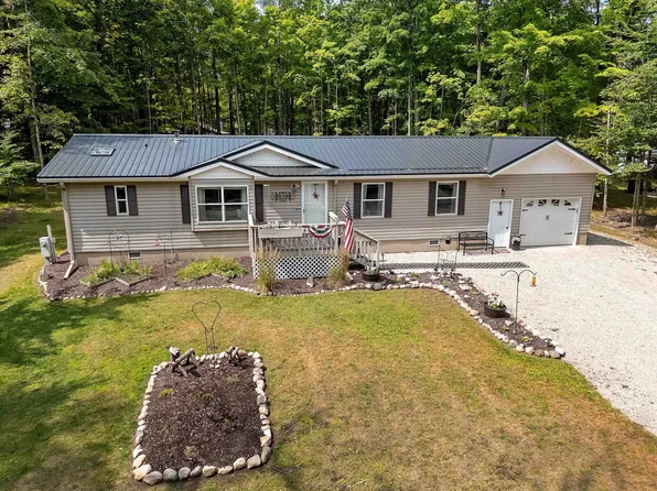 N7833 Noquebay Rd, Crivitz, WI 54114