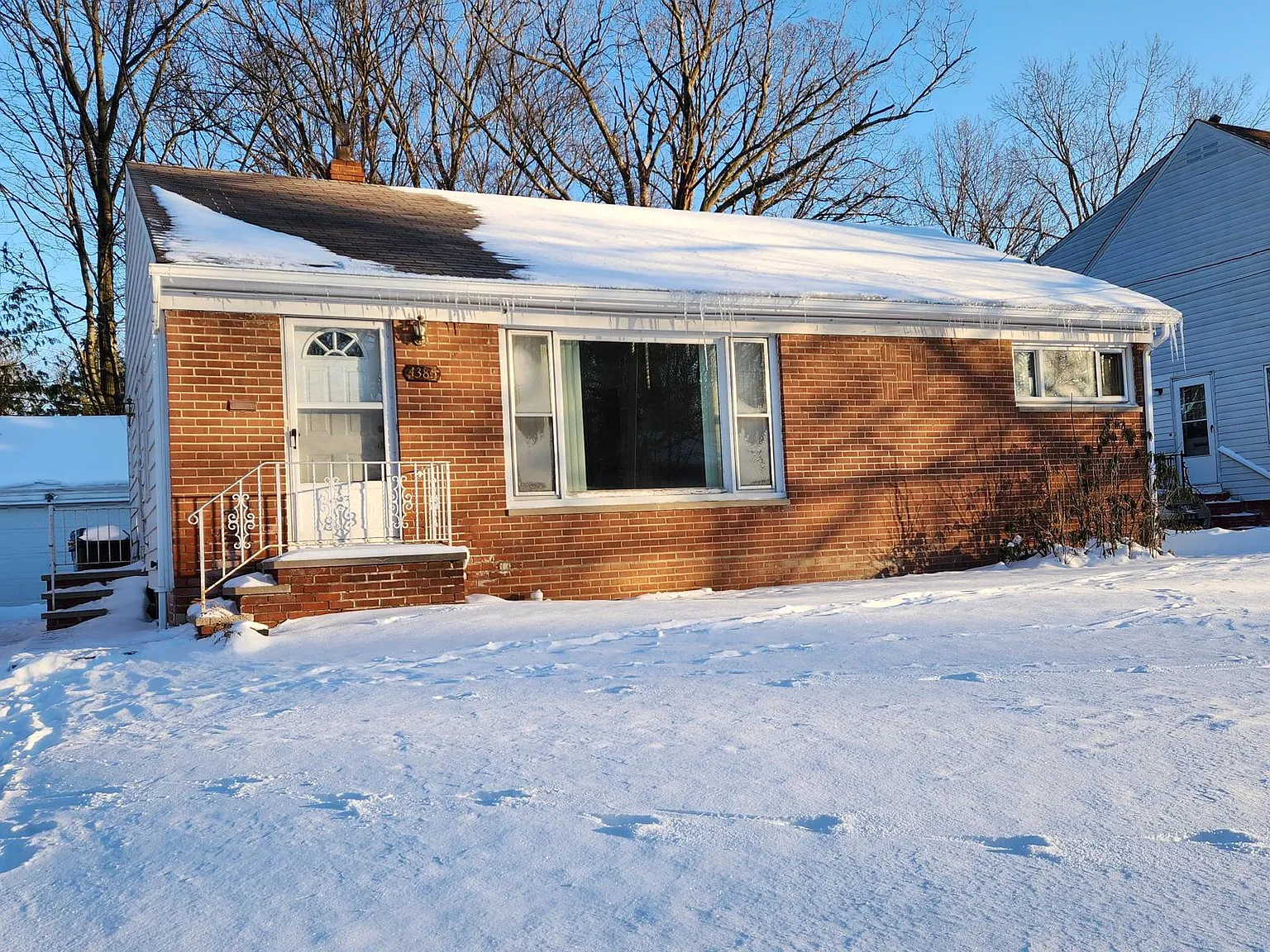 4385 Greenway Rd photo 1