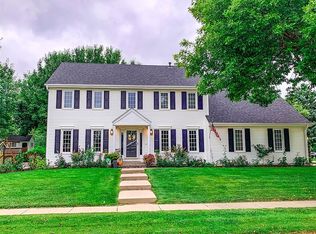 8000 Brookview Dr, Urbandale, IA 50322
