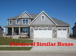 11 Joan Rose Ct, Le Claire, IA 52753