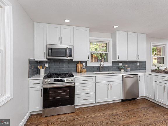 4th image of 536 Brook Rd