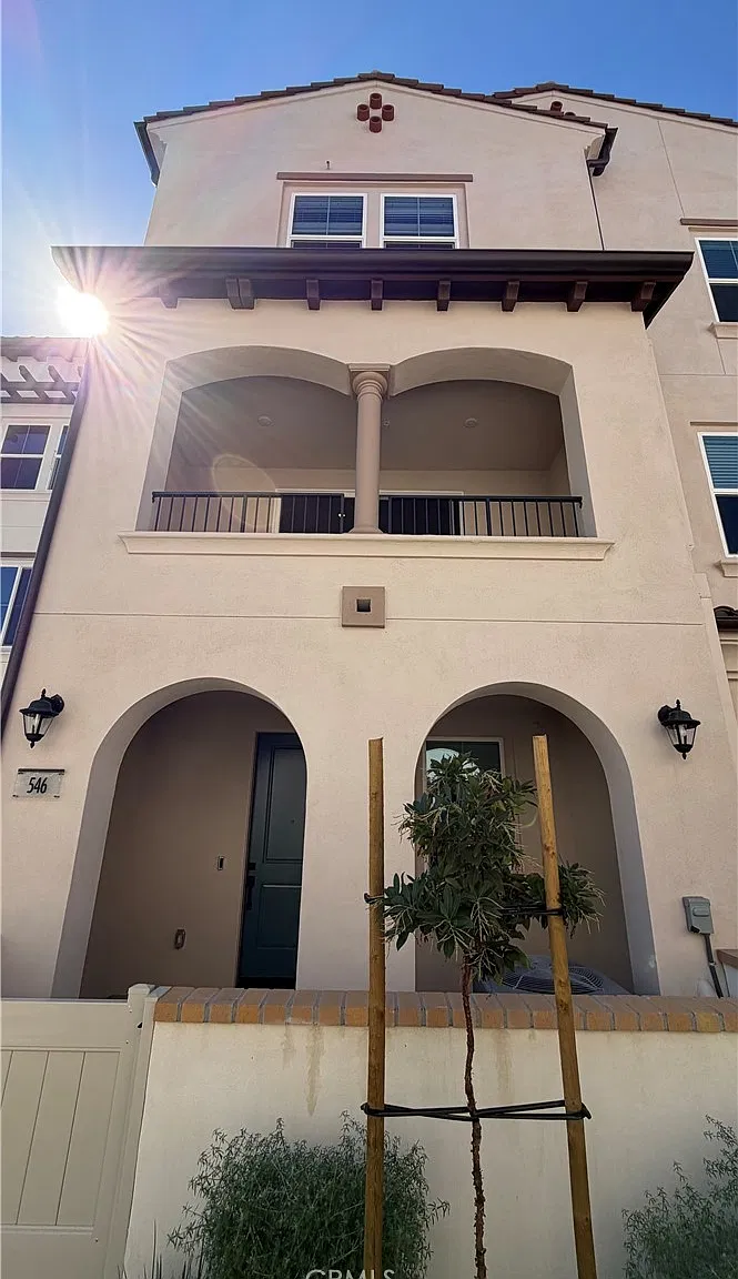3 bed, 3.5 bath, 1728 sqft, $3,900 — Photo 1