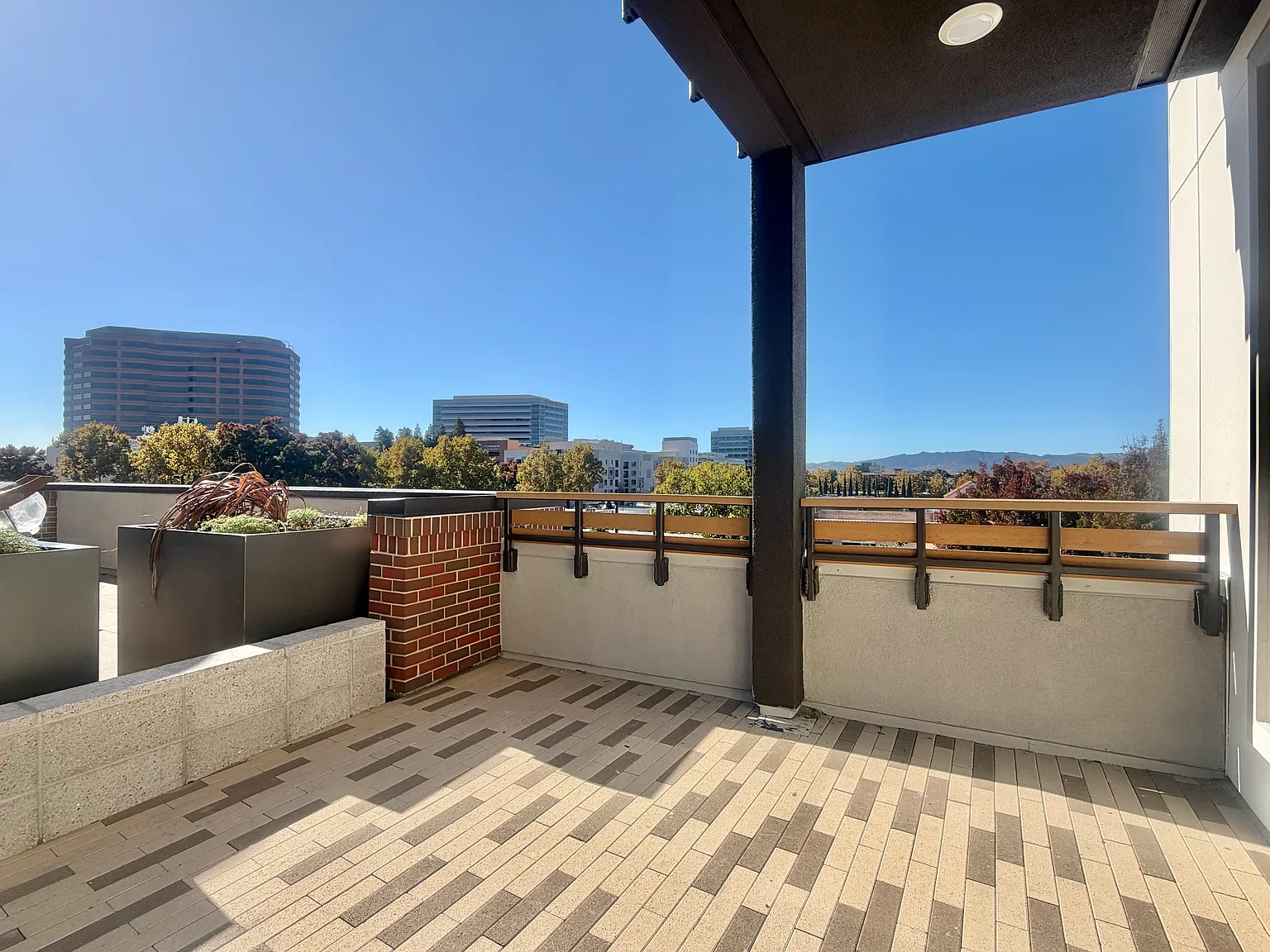 Blue Oak Square — Photo 4