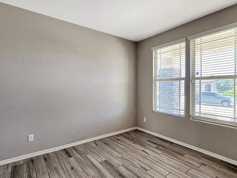 17156 W Lincoln St — Photo 4