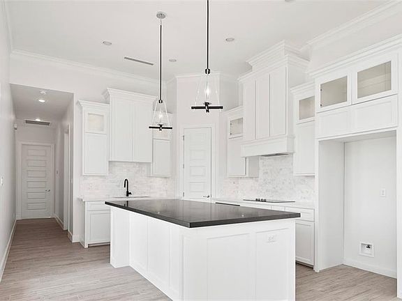 3rd image of 1706 Saint Claire Ave
