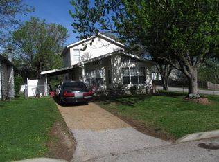 301 Chamberlin Dr, Ballwin, MO 63021