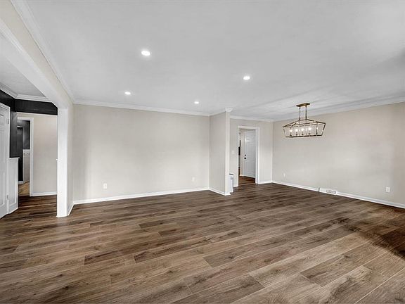 3rd image of 1513 Standish Pl