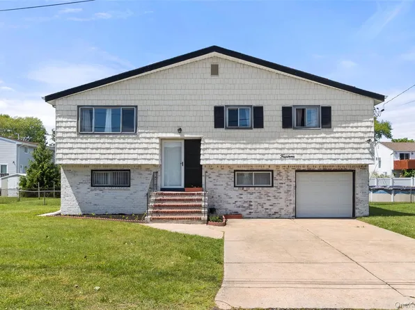 14 Plain Street, Lindenhurst, NY 11757
