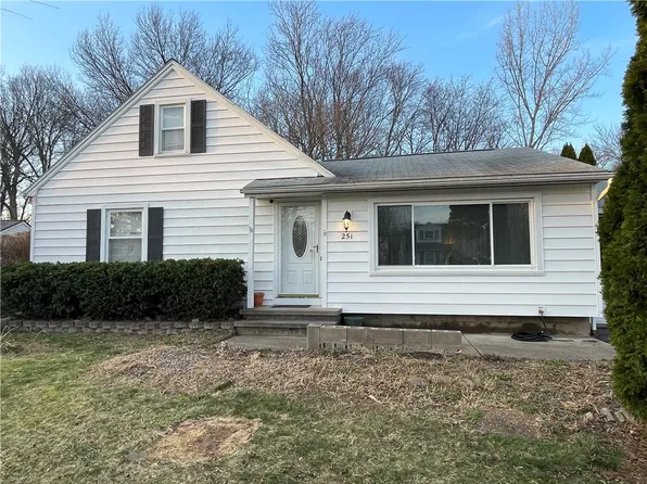 251 N Autumn Dr, Rochester, NY 14626
