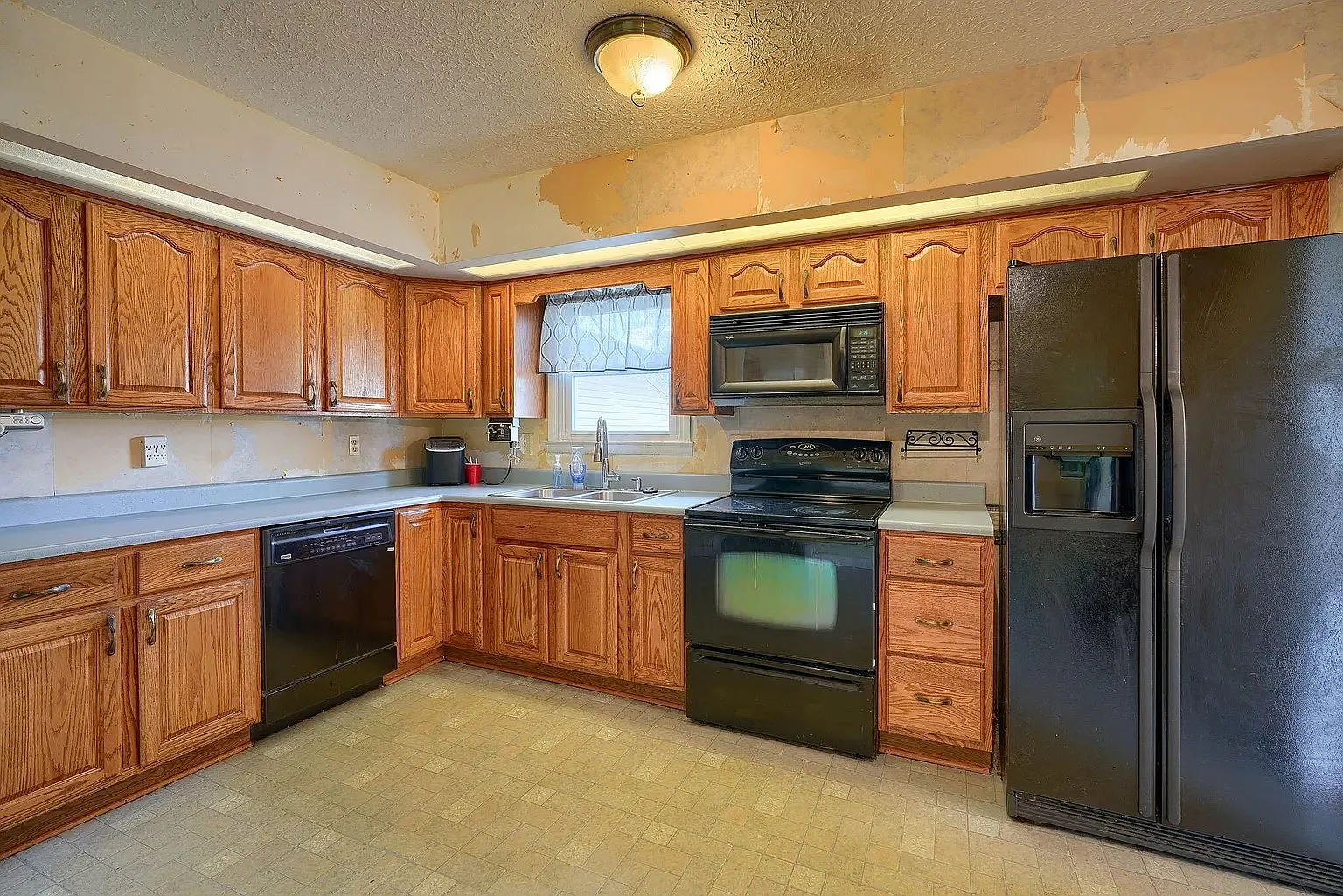 4 bed, 1680 sqft, $2,600 — Photo 4