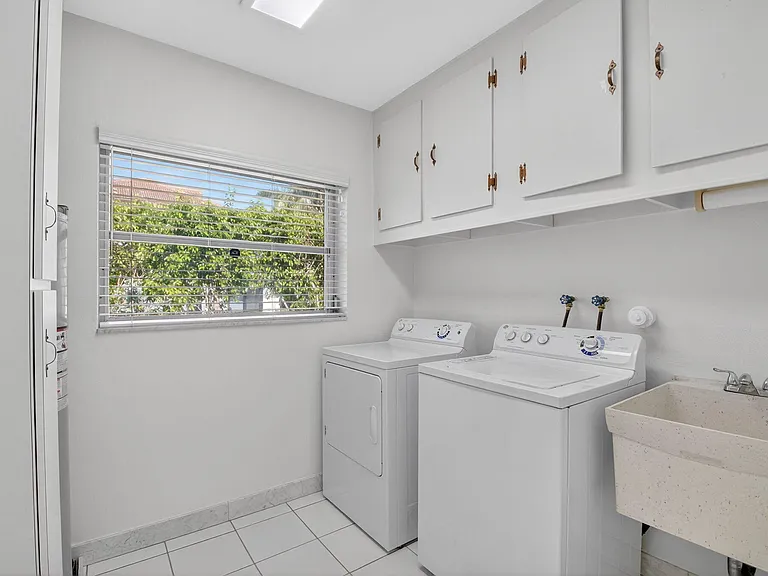 937 Banyan Dr — Photo 18