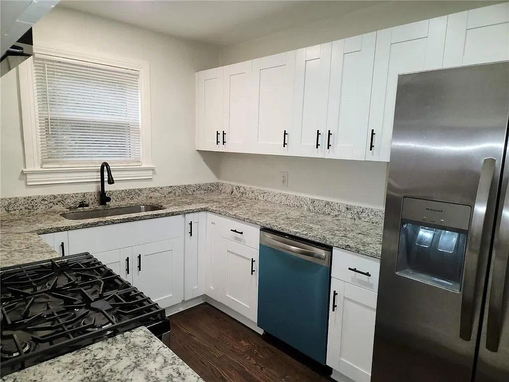 3 bed, 2.0 bath, 1456 sqft, $1,950 — Photo 4