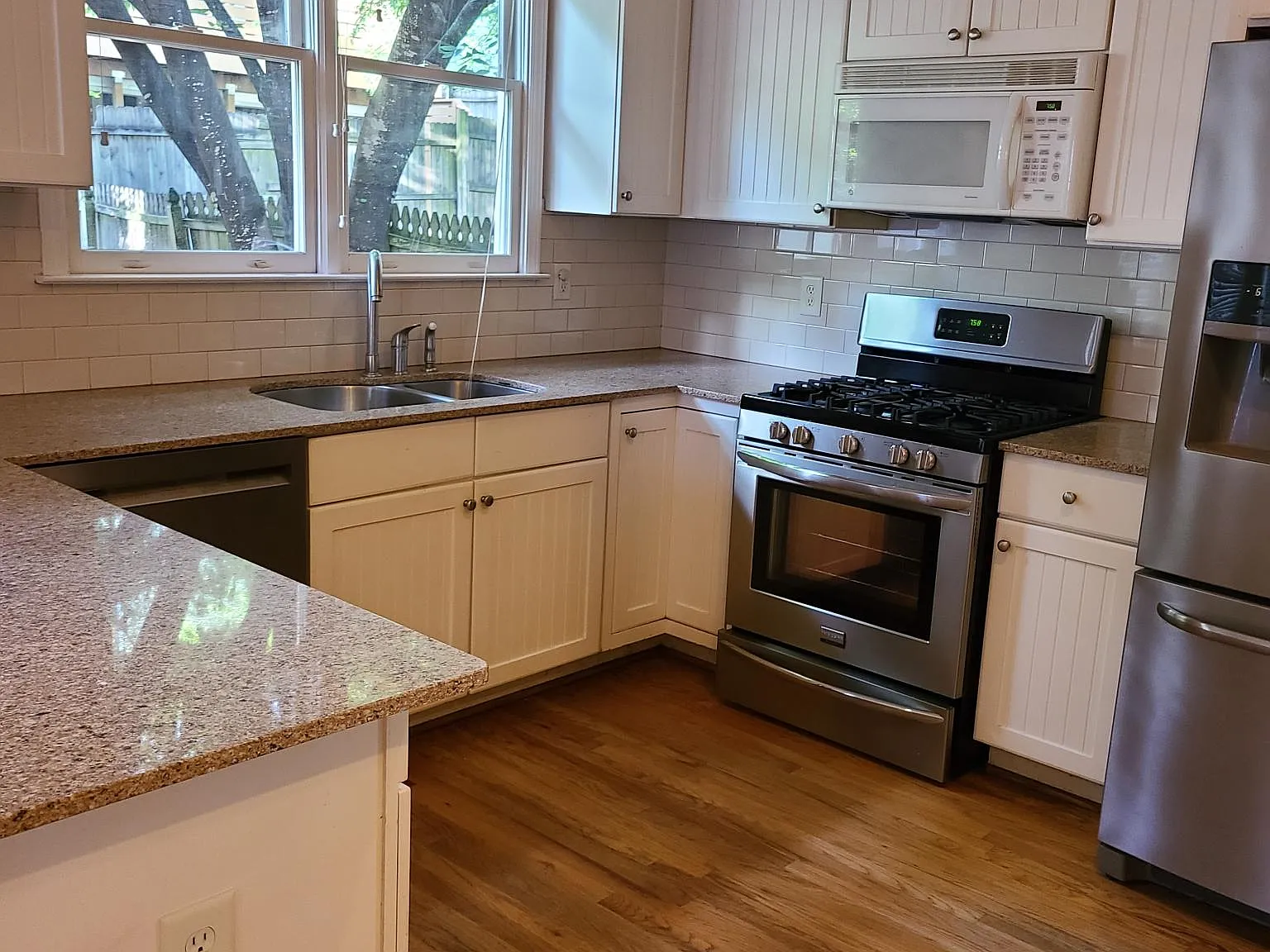 3 bed, 2.5 bath, 2889 sqft, $4,000 — Photo 2