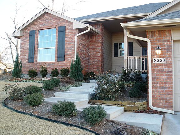 3rd image of 2220 Diana Dr