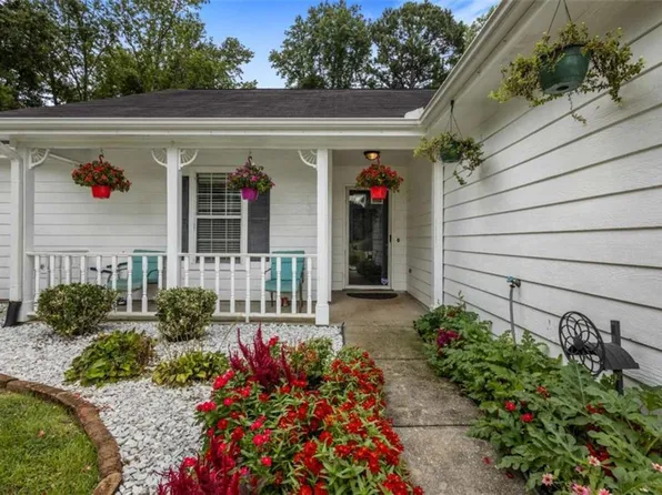 1729 Brandi Ln, Loganville, GA 30052