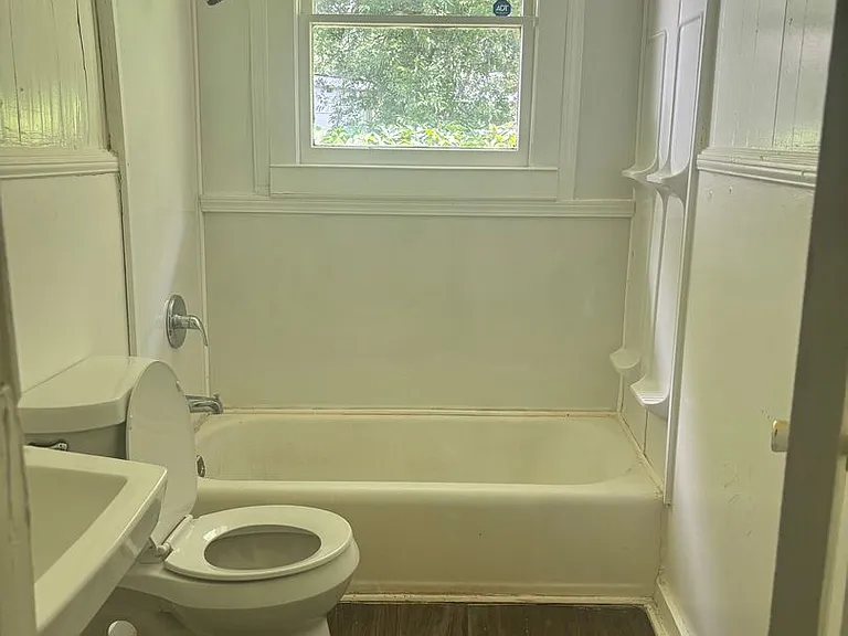 1136 Wiggins St — Photo 4