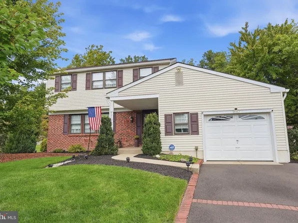 980 Decker Ln, Warminster, PA 18974