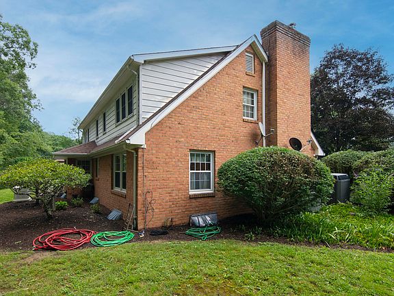 5th image of 108 Montague Dr