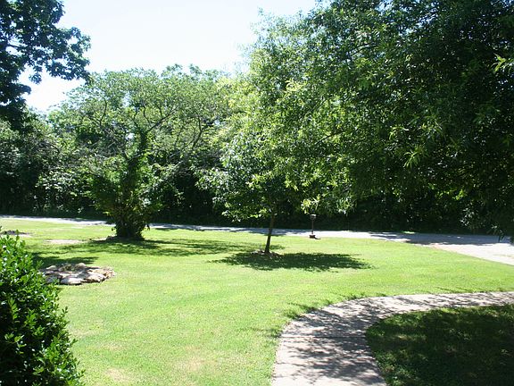 4th image of 125 Riverview Dr