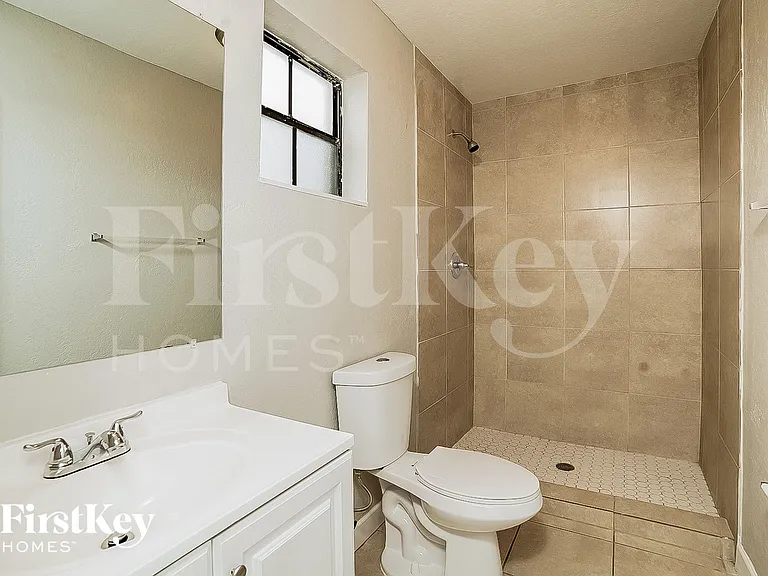 1000 NE 211th Ter — Photo 14