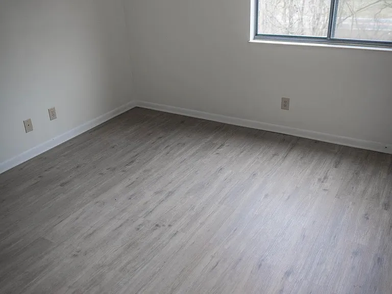 48 Woodland Hills Dr #8 — Photo 13