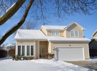 1214 Amberwood Dr, Crystal Lake, IL 60014