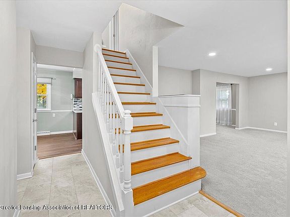 3rd image of 4264 Greenwood Dr