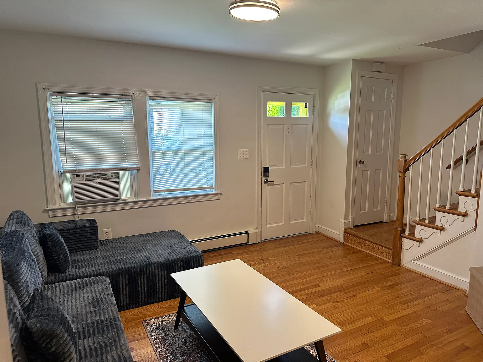 3 bed, 1104 sqft, $5,000 — Photo 2