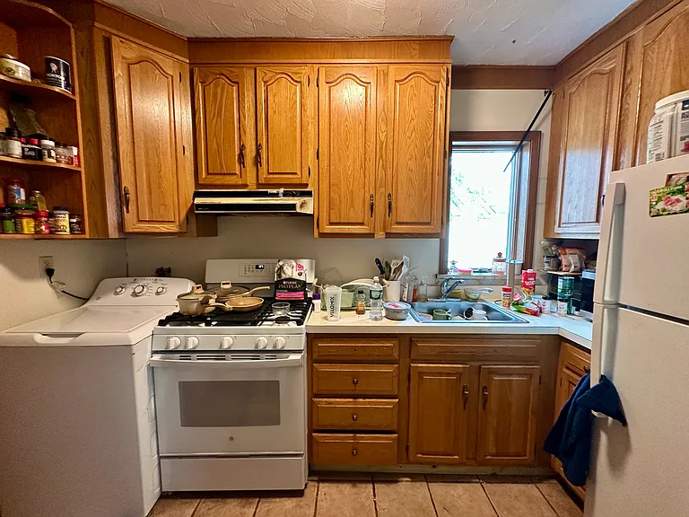 35 Montfern Ave #2 — Photo 5