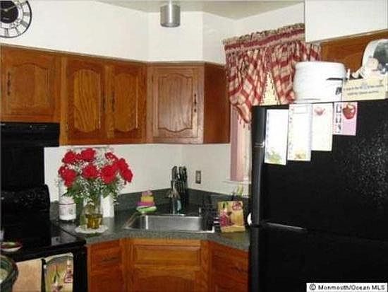 Well organized kitchen.