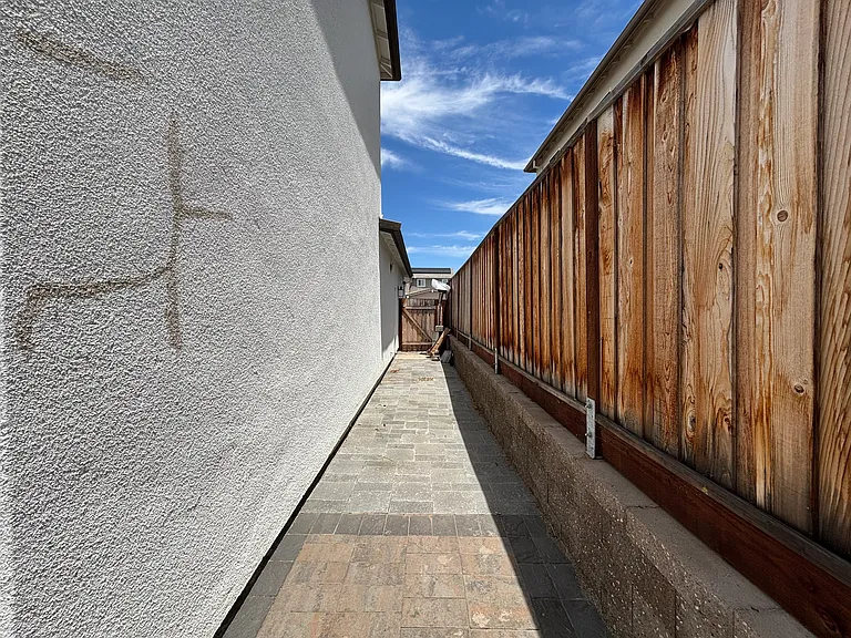 2051 Rosemary Dr — Photo 39