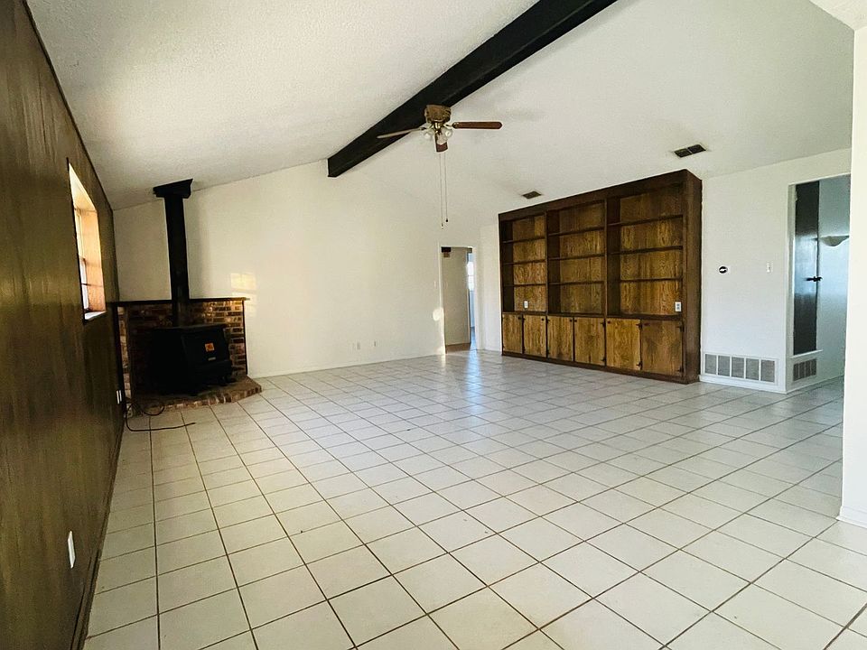 1st image of 725 Mockingbird St