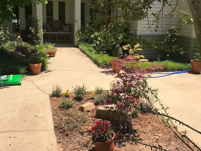380 Butternut Dr — Photo 2