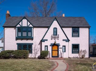 3126 SW Canterbury Ln, Topeka, KS 66604