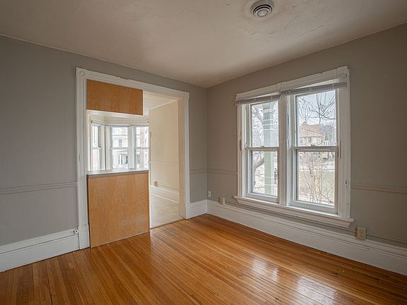 4th image of 751 Jenifer St